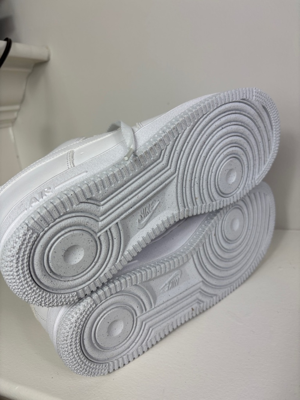 Nike Air Force 1 All-White Low-Top Leather Sneakers. Size 9,5 - Picture 7 of 14